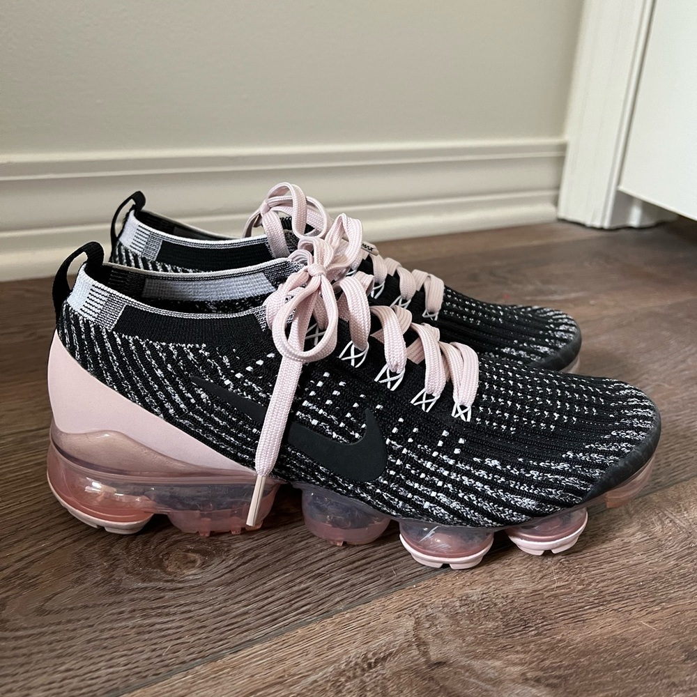 Womens Nike Vapor max size 8.5